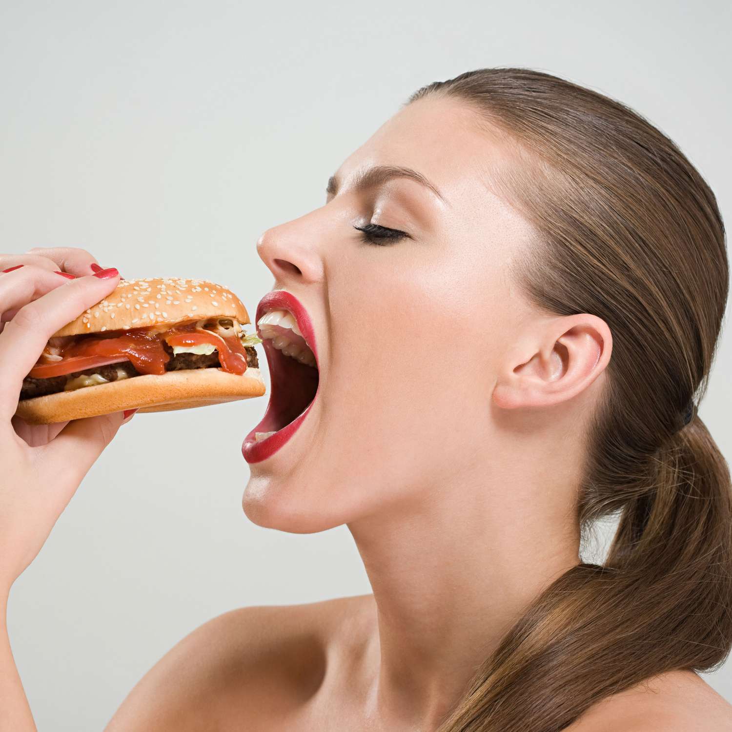 woman-eating-burger_0.jpg