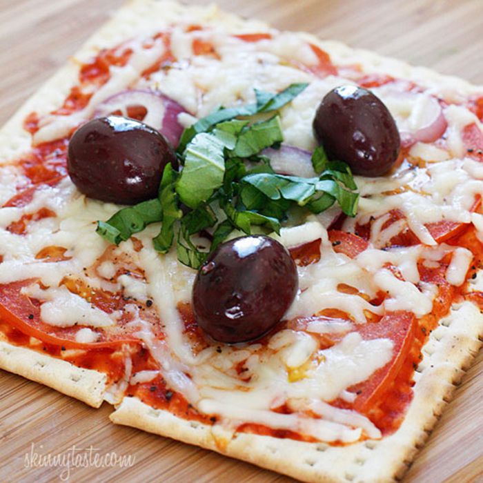 Skinny Passover Matzo Pizza