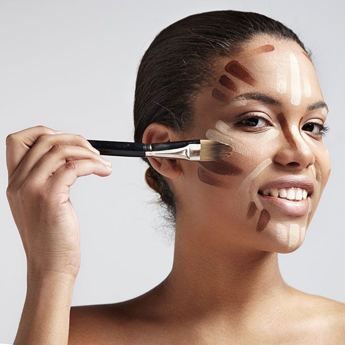 woman-applying-contour-makeup_0.jpg