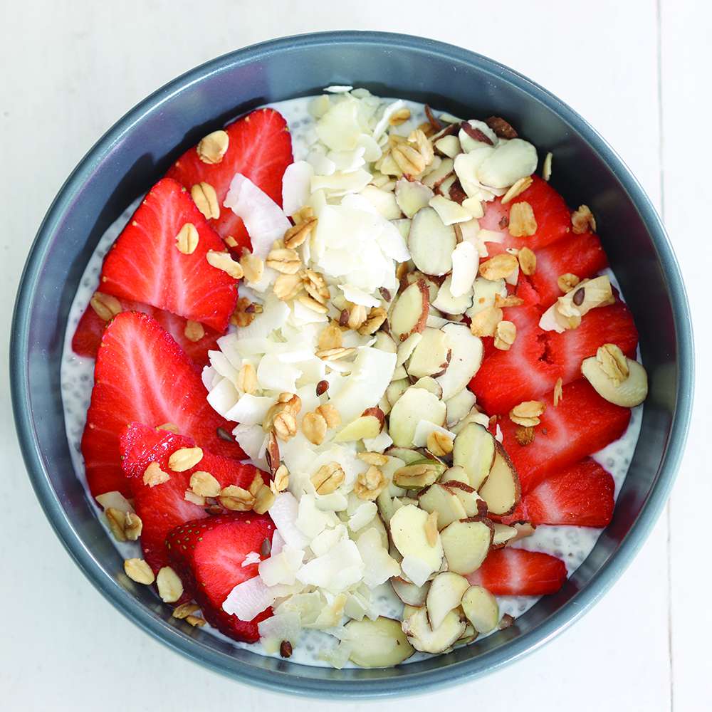 1000-Strawberry-Coconut-Chia-Pudding-Bowl-junk-food.jpg