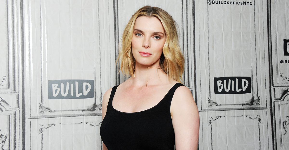 Betty Gilpin Got A Huge Confidence Boost From Playing Debbie On Glow Shape