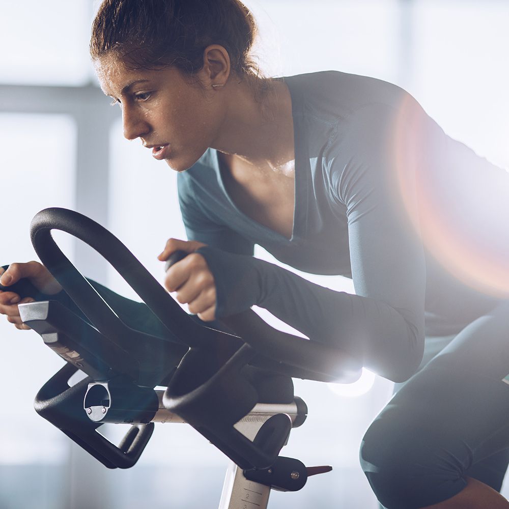 woman increasing spin resistance at spin class