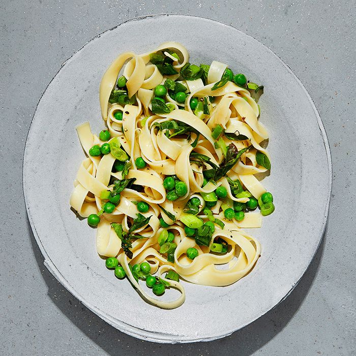 Basil & Tarragon Peas with Buttered Pasta 