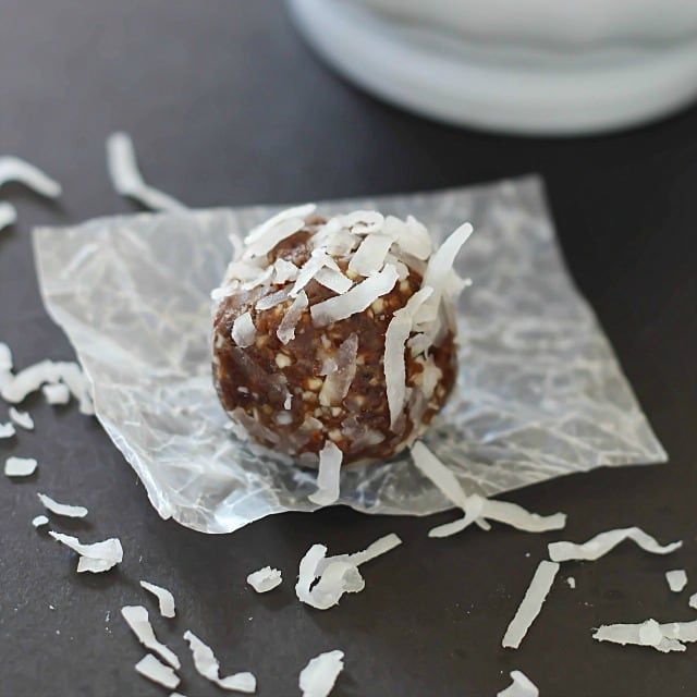 No_Bake_Nut_And_Date_Energy_Balls