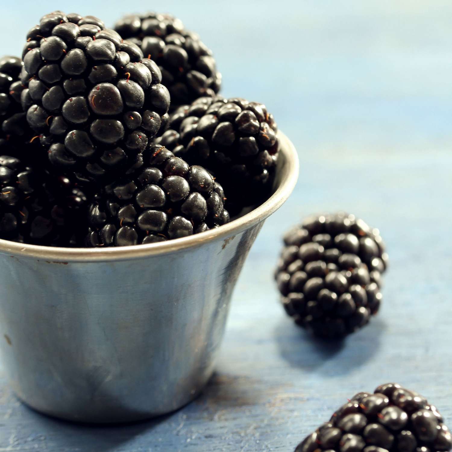 Small_Bowl_Of_Blackberries