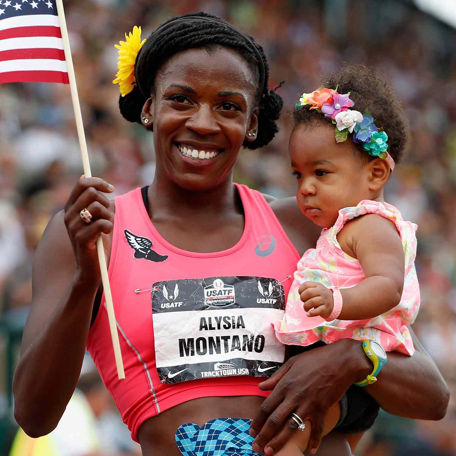 Alysia_Montaño_Holding_Daughter_At_Race