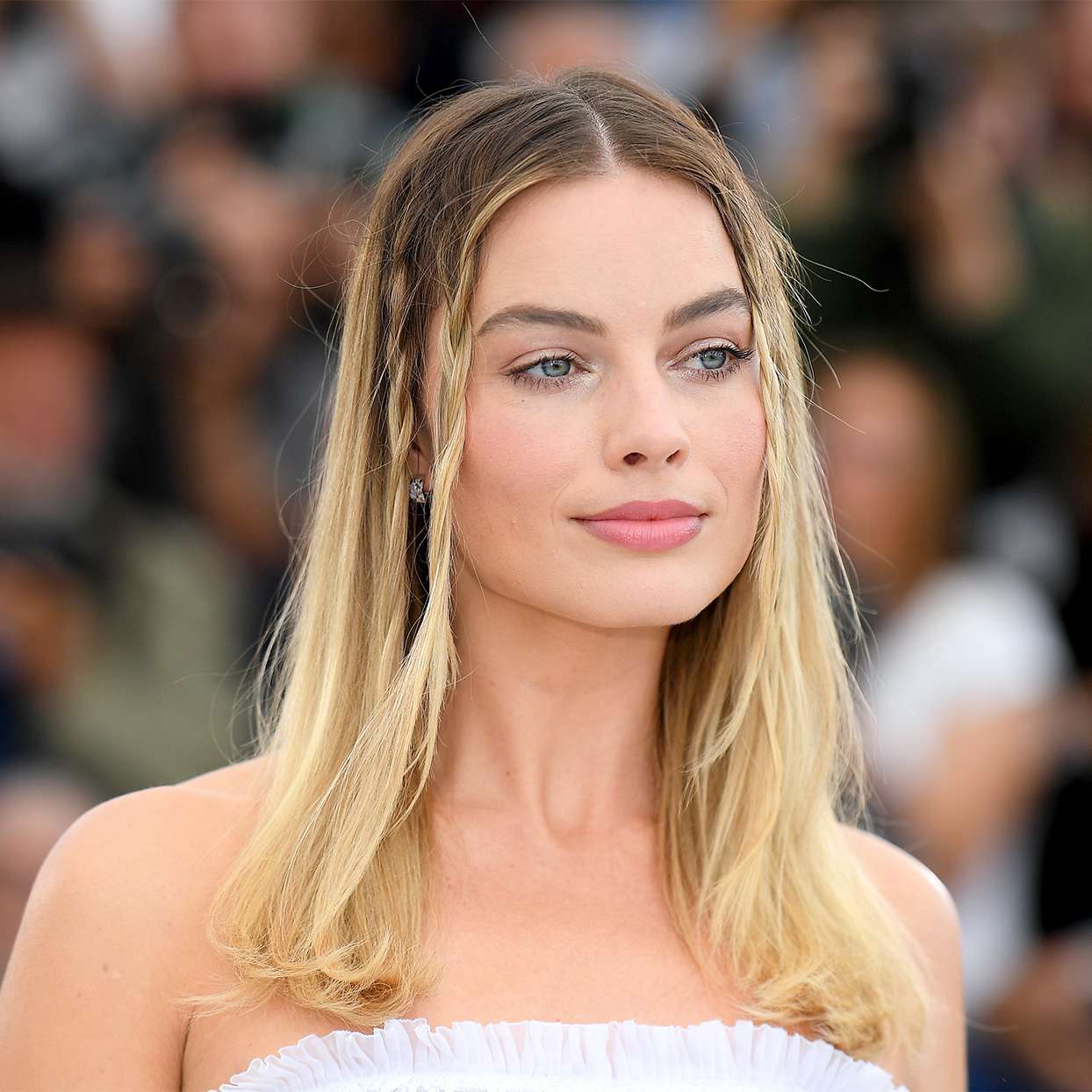 Margot Robbie 'Can't Live Without' These Skin-Care Pads&mdash;and They Smell Like a Peach Bellini