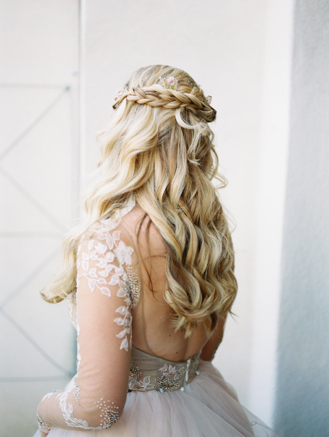 37 Pretty Wedding Hairstyles For Brides With Long Hair