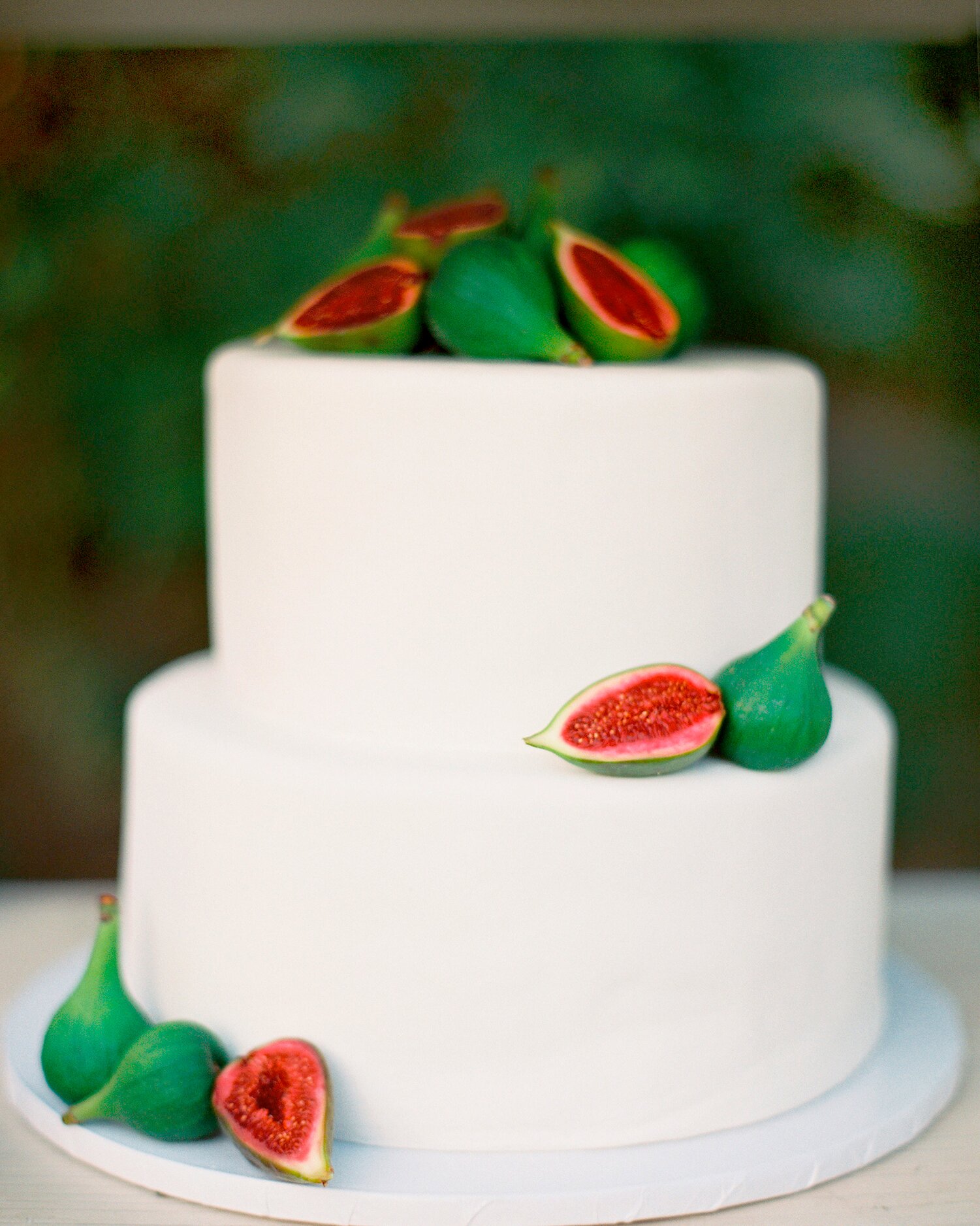 40 Simple Wedding Cakes That Are Gorgeously Understated