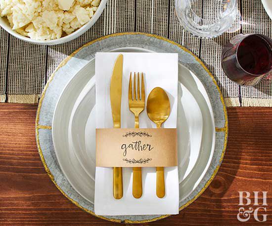 thanksgiving place setting with napkin wrap