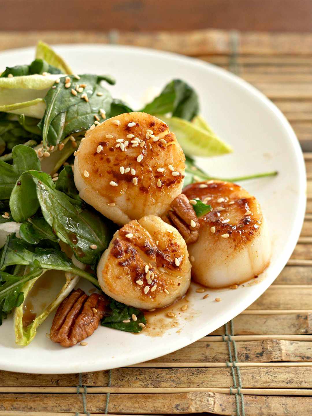 Scallops-Pecans Wilted spinach salad