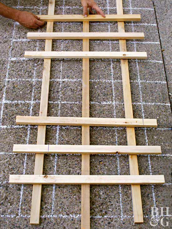 laying lattice strips for trellis