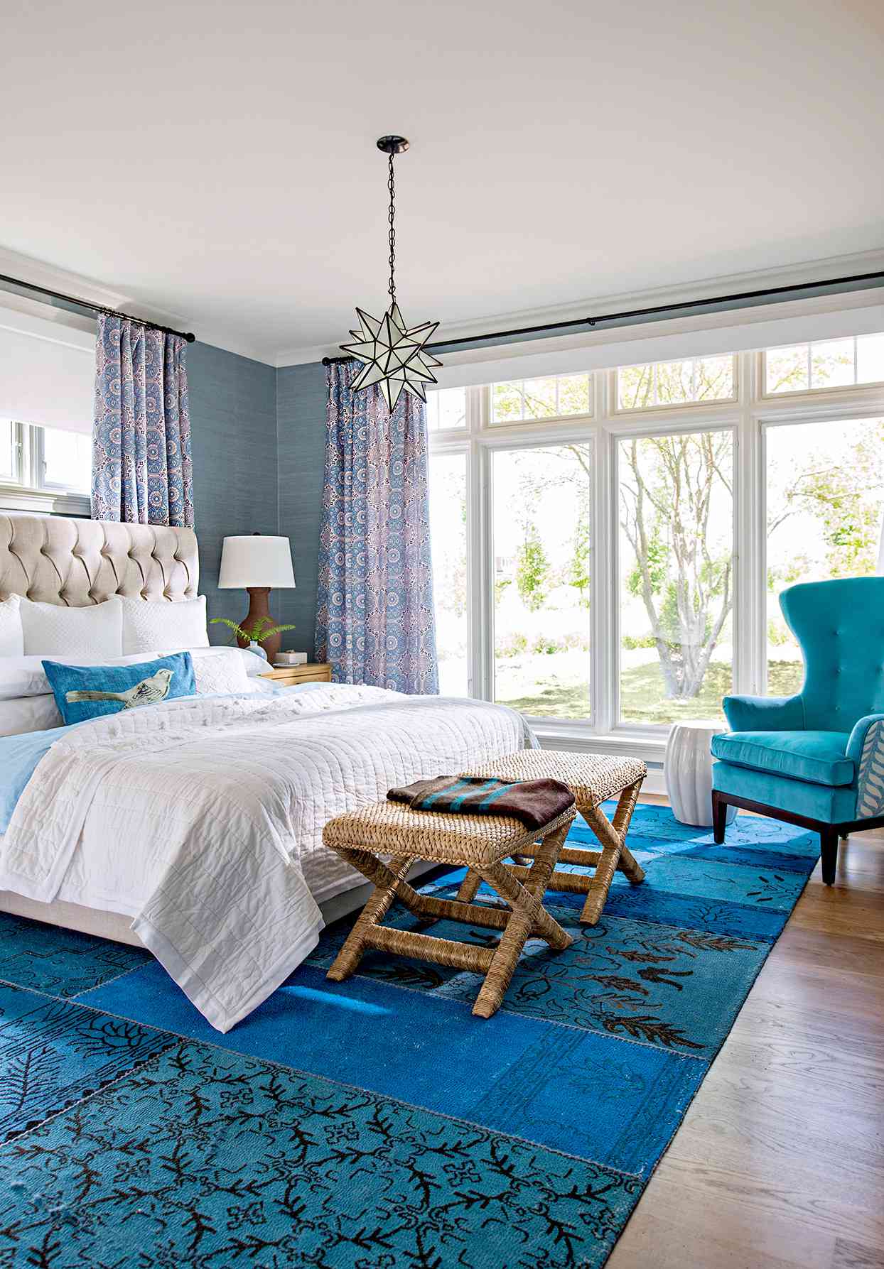 Vibrant Blue Bedroom Furnishings