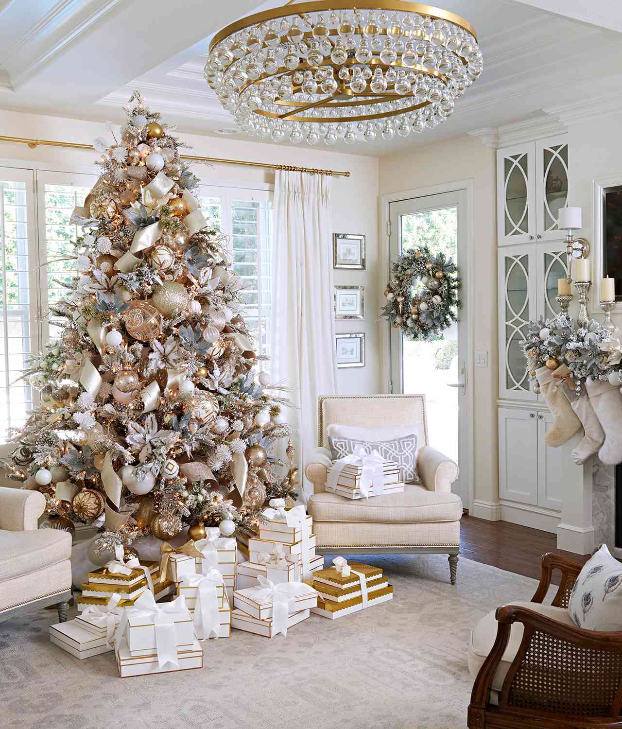 white gold livingroom holiday decor