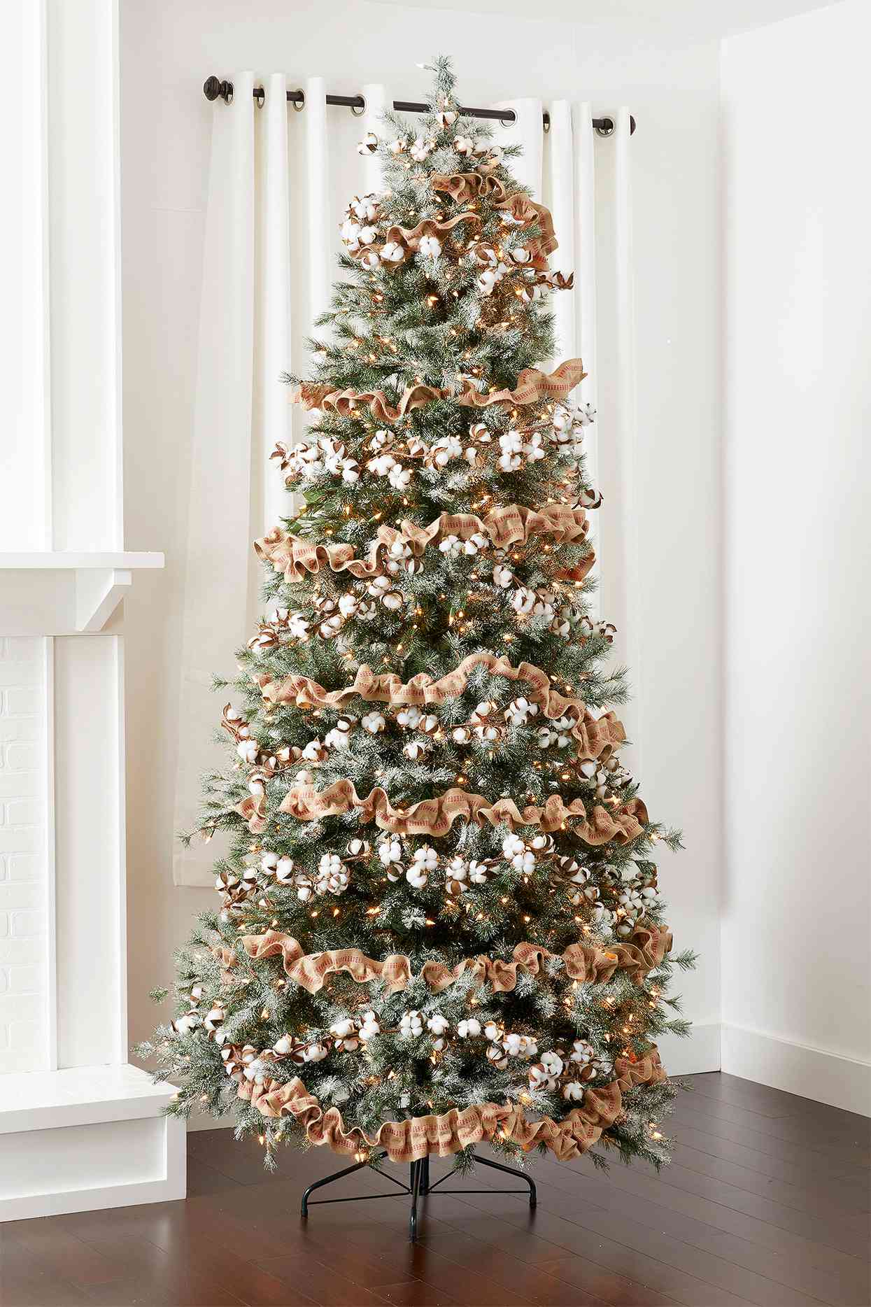 How to Decorate a Christmas Tree in 3 Easy Steps | Better Homes & Gardens