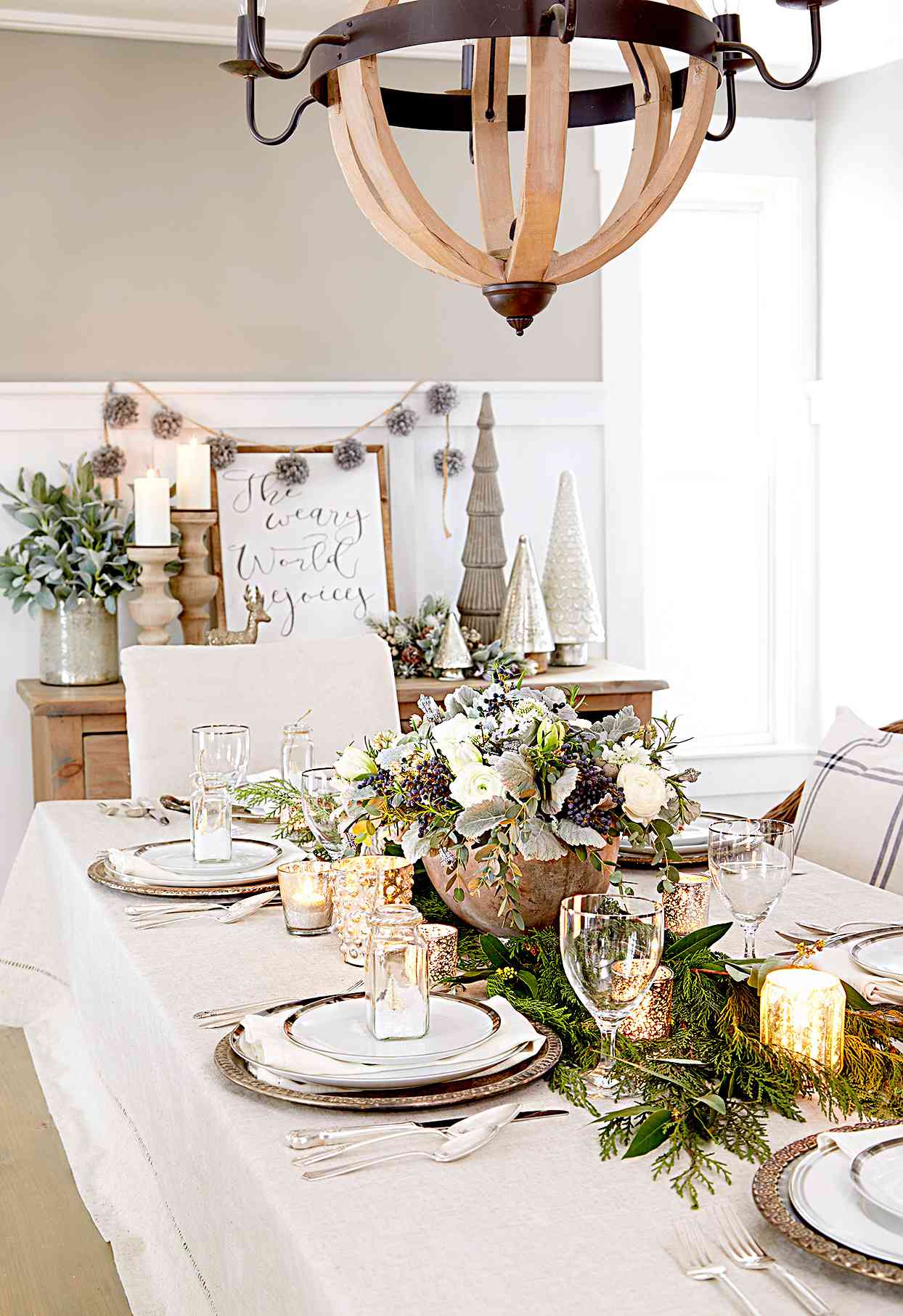 Dining table with Christmas décor