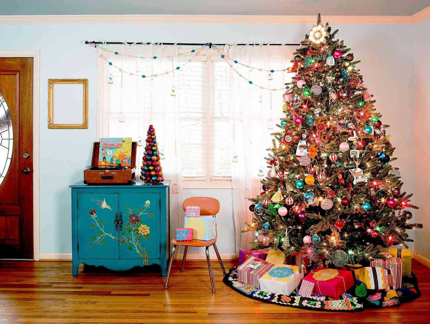 35 Pretty Christmas Living Room Ideas to Get You Ready for the Holidays