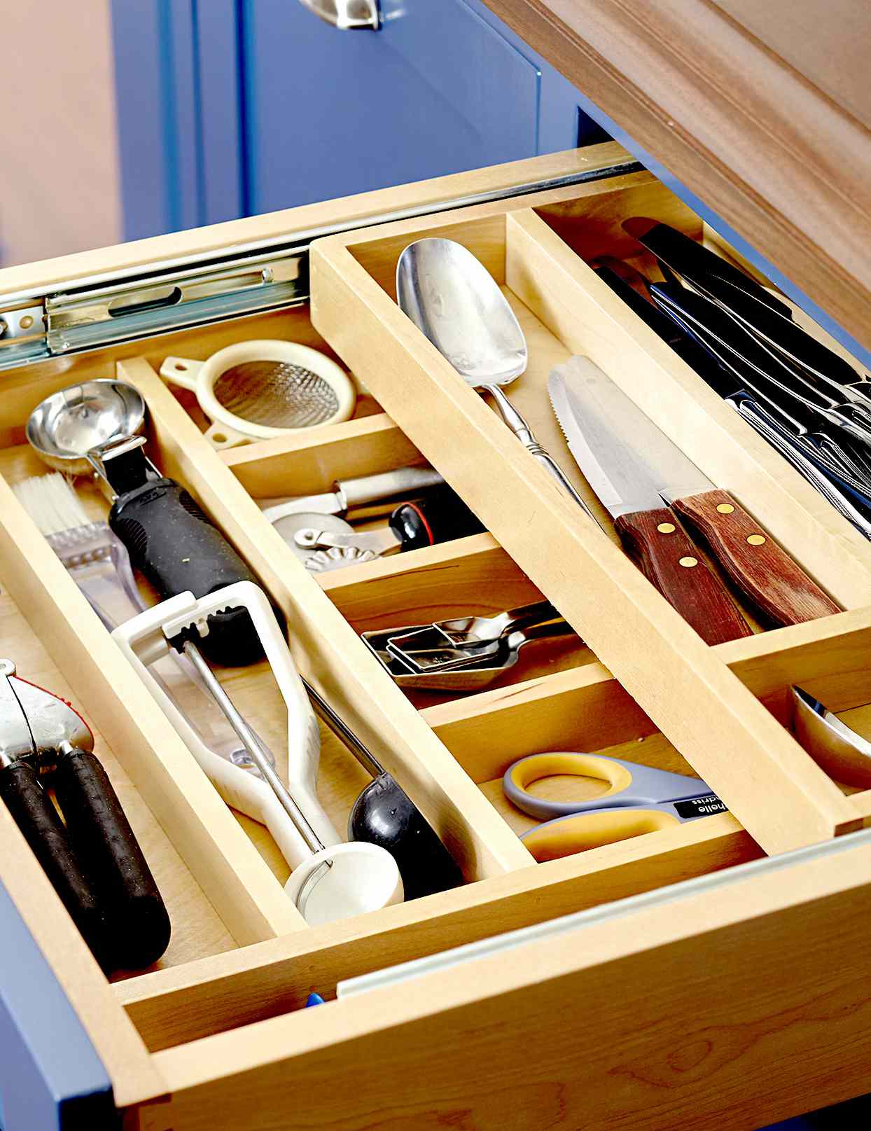 Drawer with multiple levels of compartments