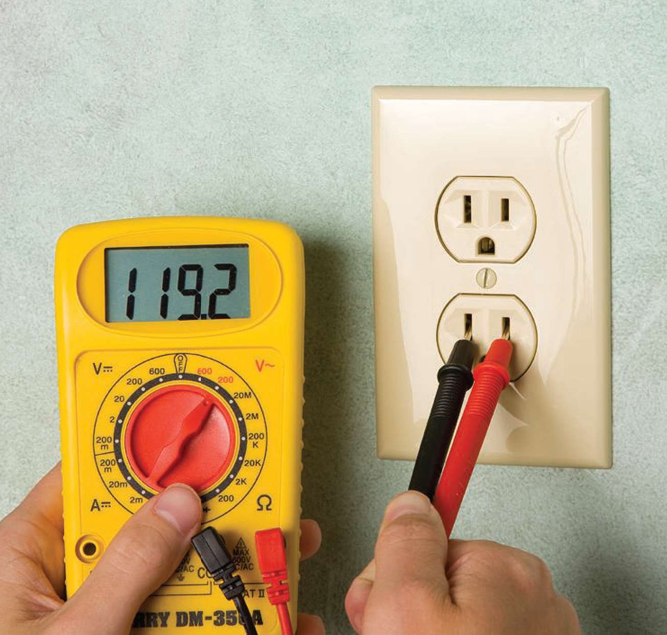 measuring voltage in outlet