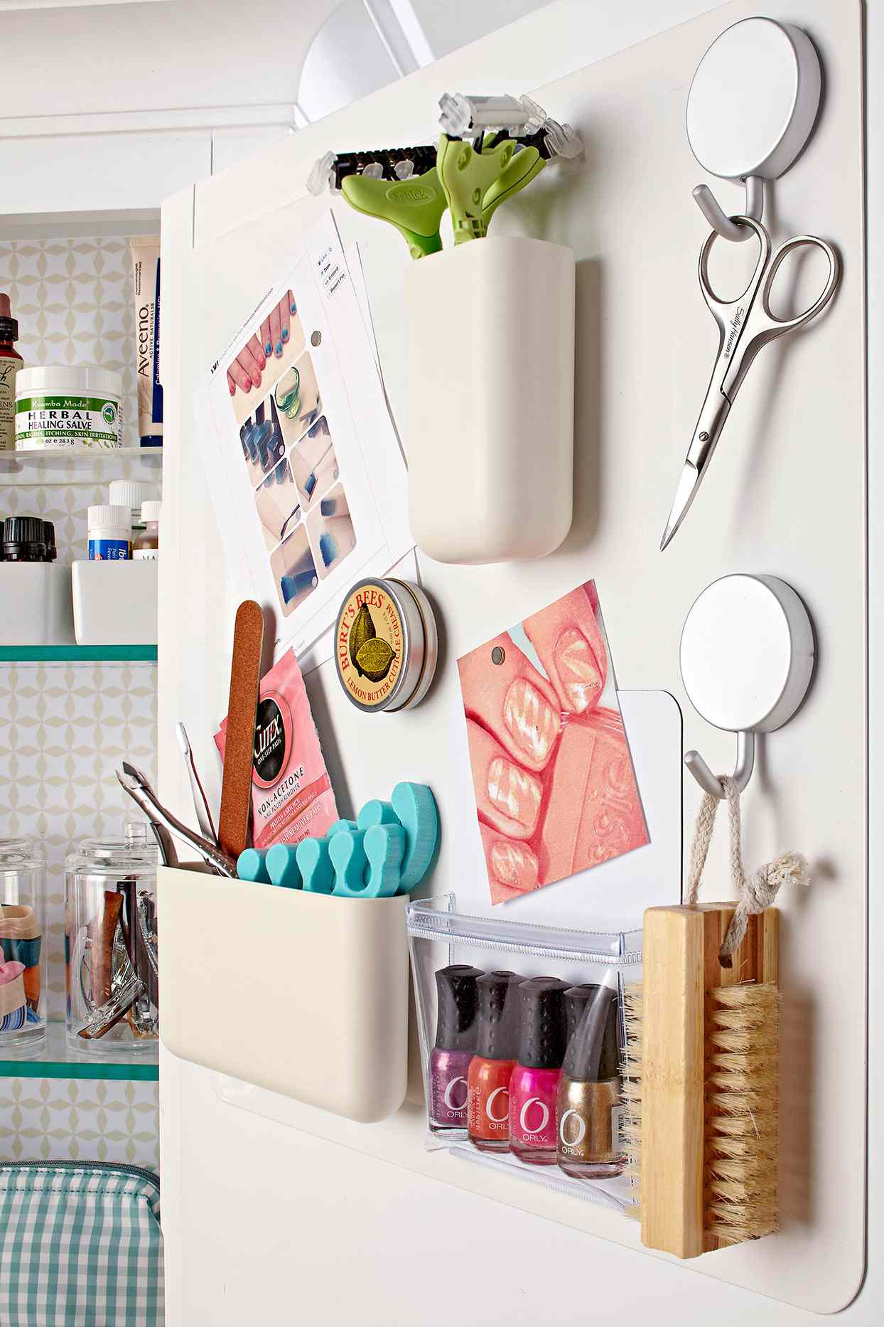 19 Clever Ways To Organize Bathroom Cabinets Better Homes Gardens