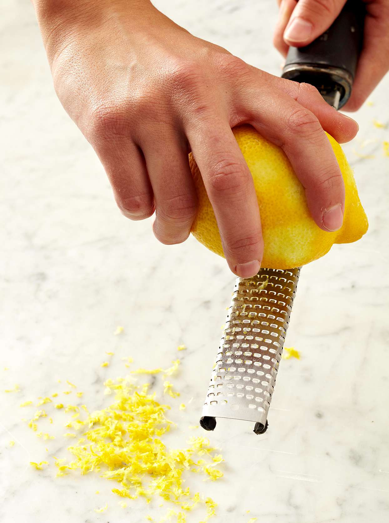 Grating lemon on micro plane