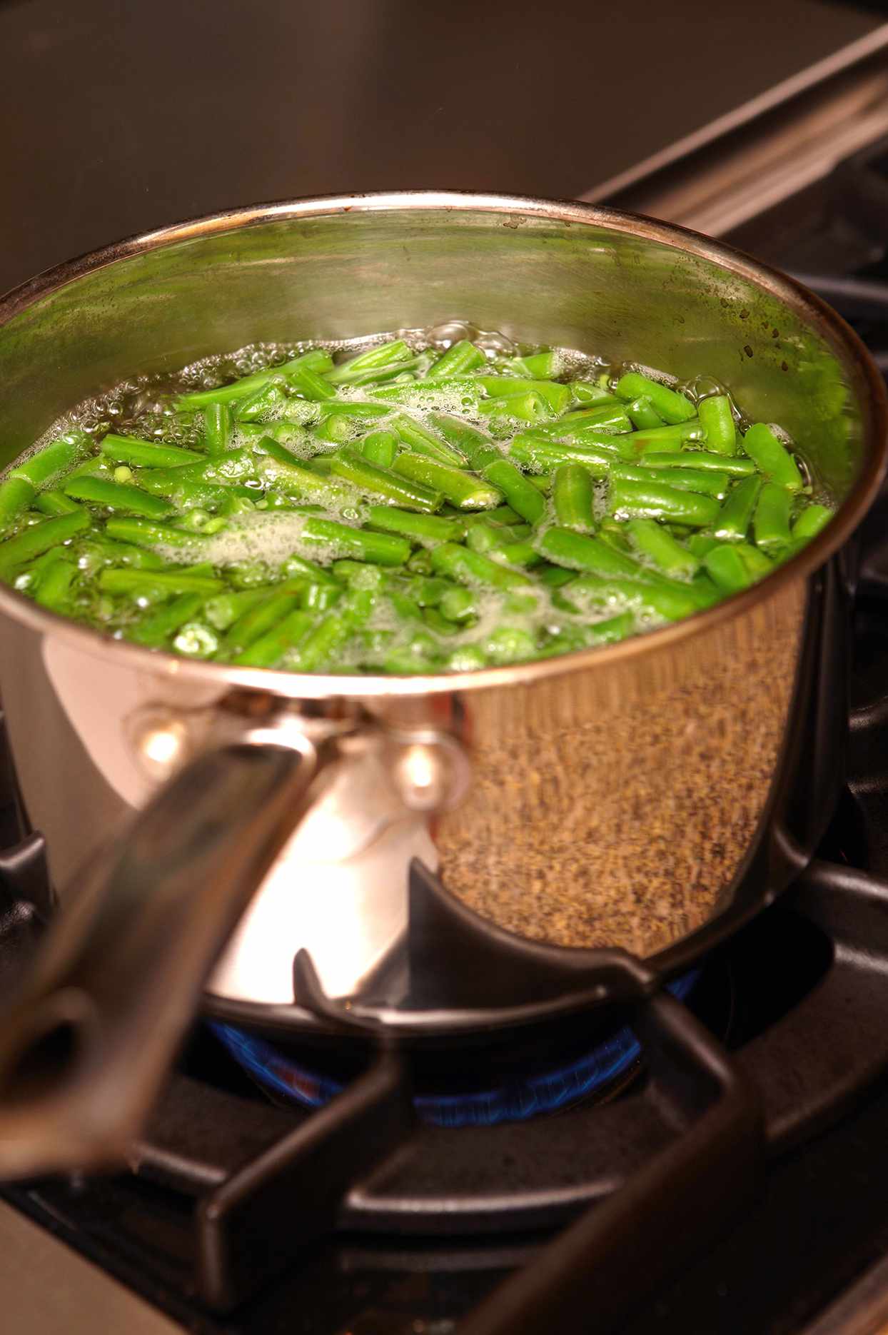 green beans in pot of bowling water on stove
