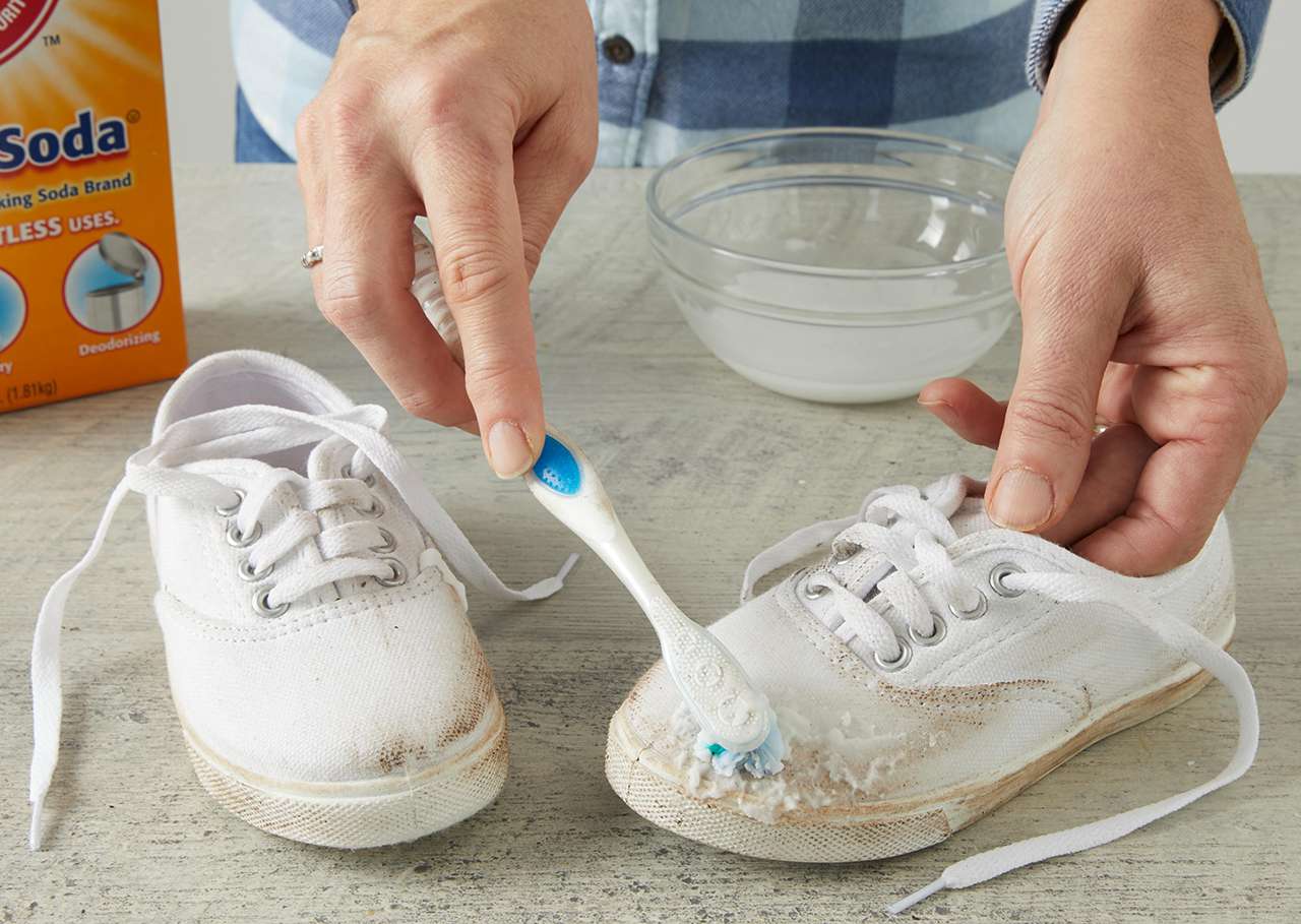 cleaning white shoes with baking soda