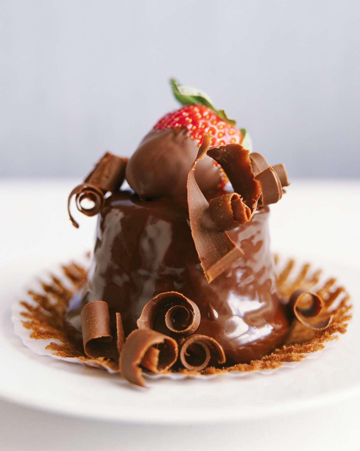 Chocolate-Covered Strawberry Cake Minis