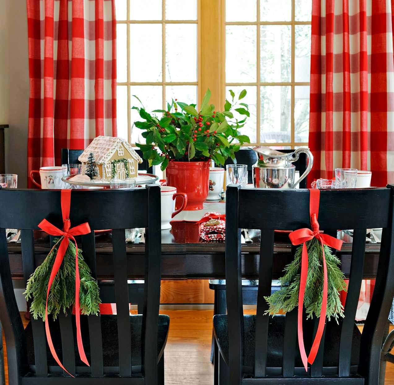 supporting role christmas centerpiece