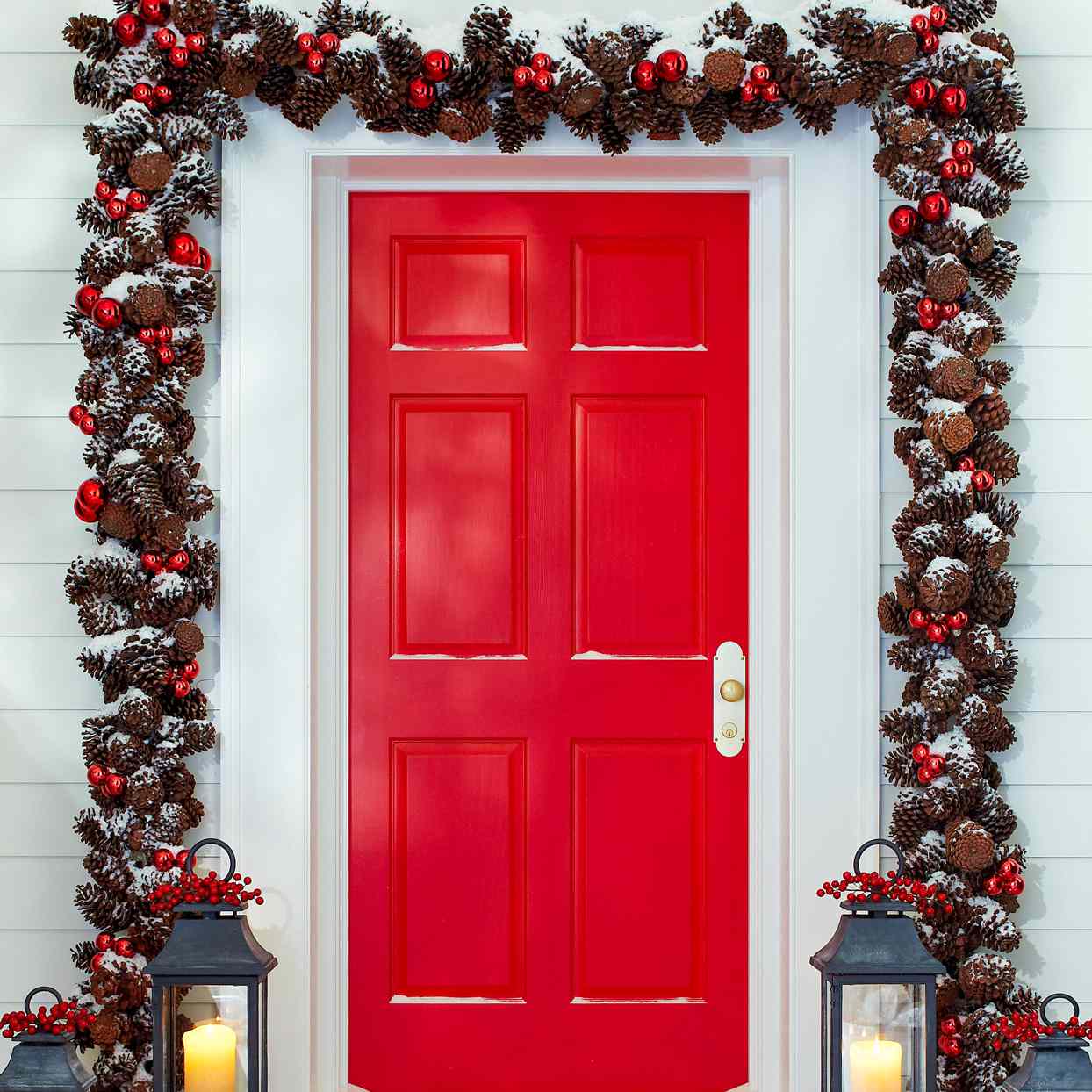 Red Door Pinecone Winter Garland