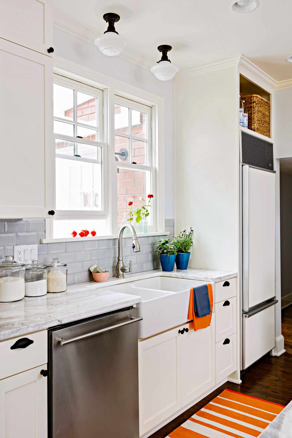white kitchen with subway tile backsplash