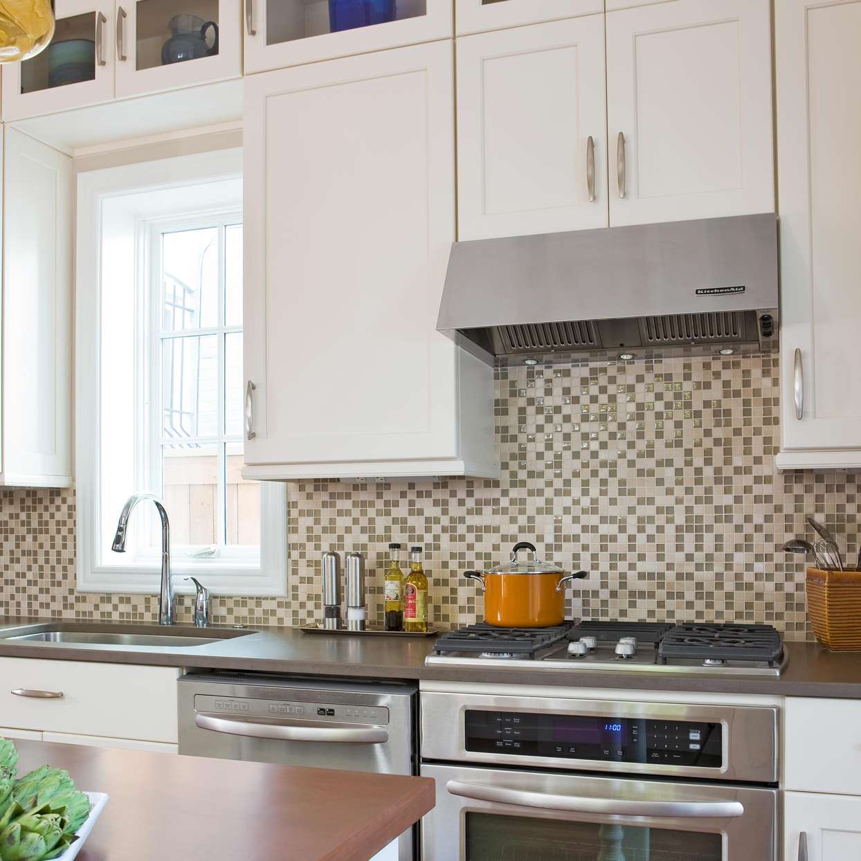 17 Budget-Friendly Backsplash Ideas That Only Look Expensive | Better Homes  & Gardens
