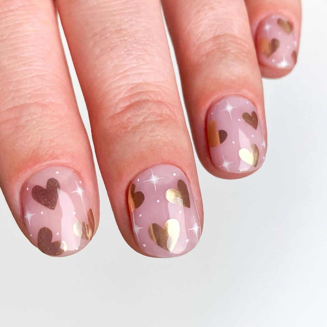 valentines nails with gold hearts