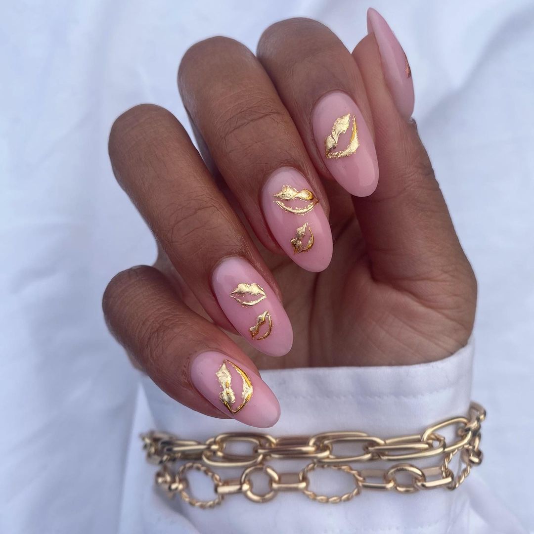 valentines day nails with gold lips