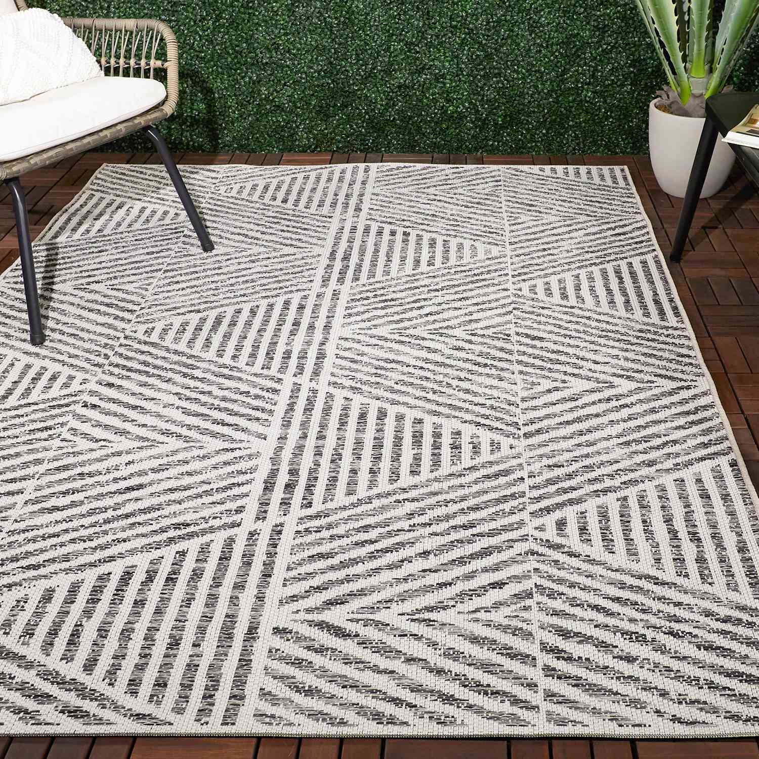 The 11 Best Outdoor Rugs, According to Reviews | Better Homes & Gardens