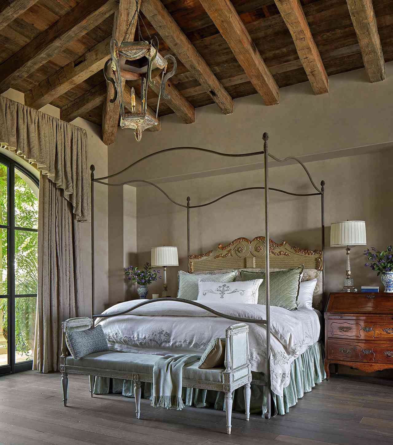 bedroom high ceiling wood posts