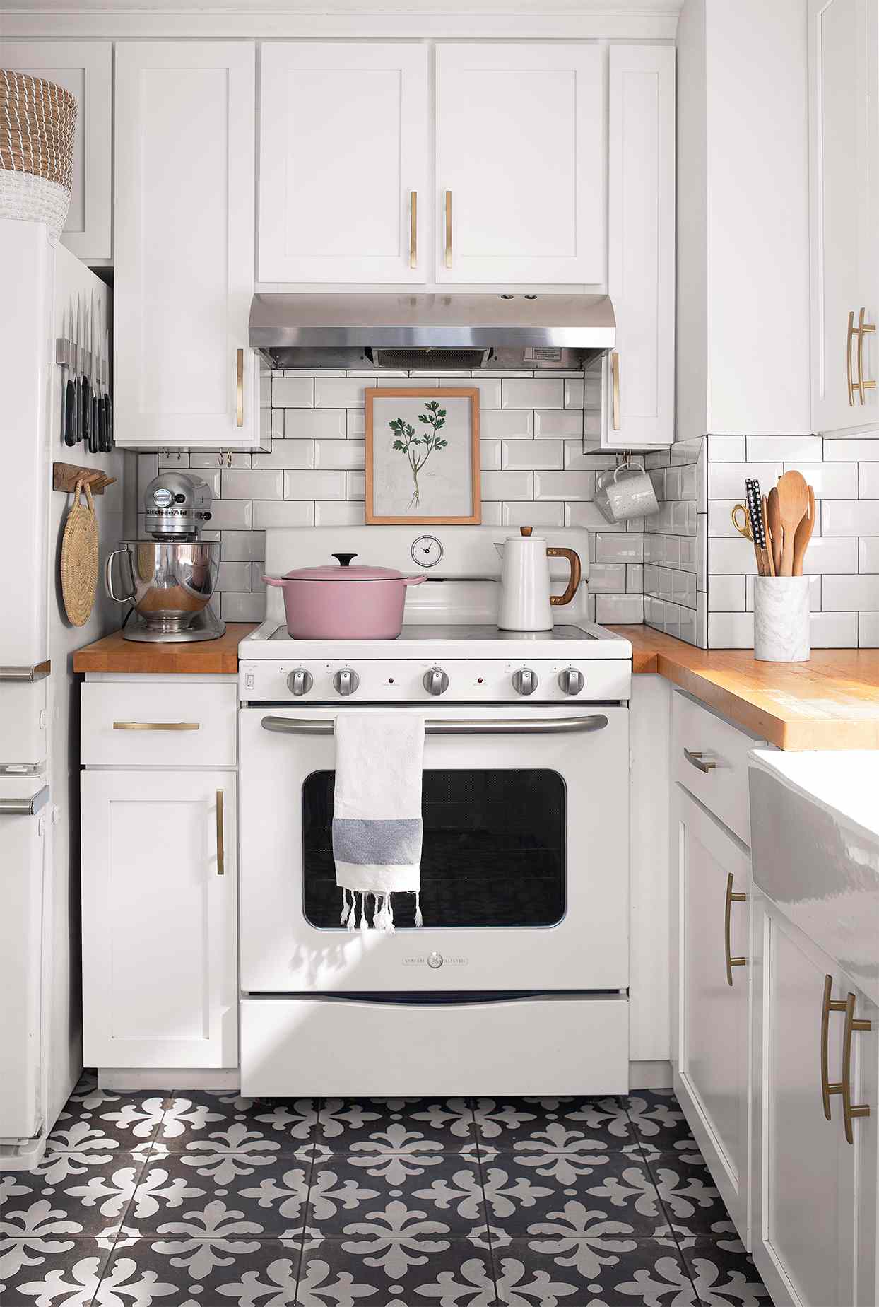 white shaker kitchen cabinets retro range pink dutch oven kettle