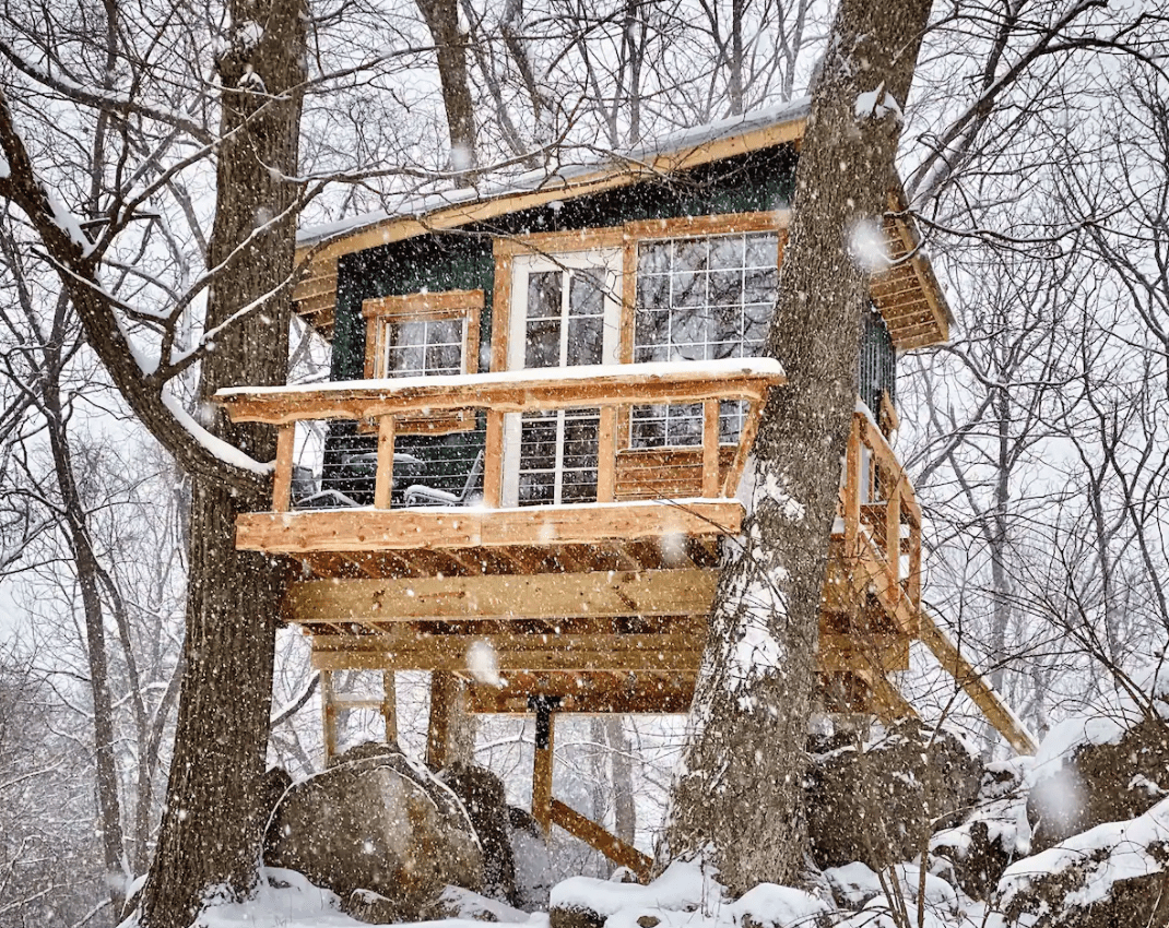 cozy WV treehouse