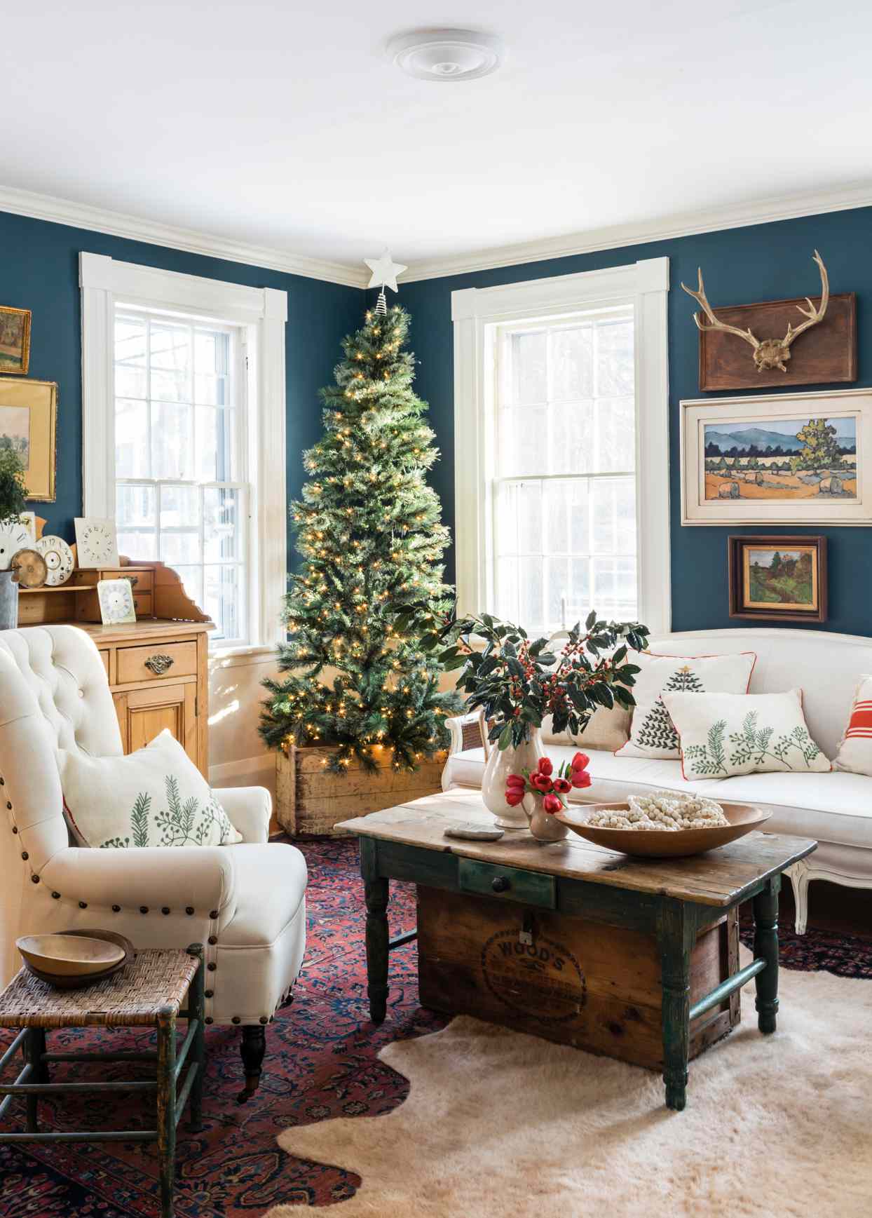 blue living room christmas decor