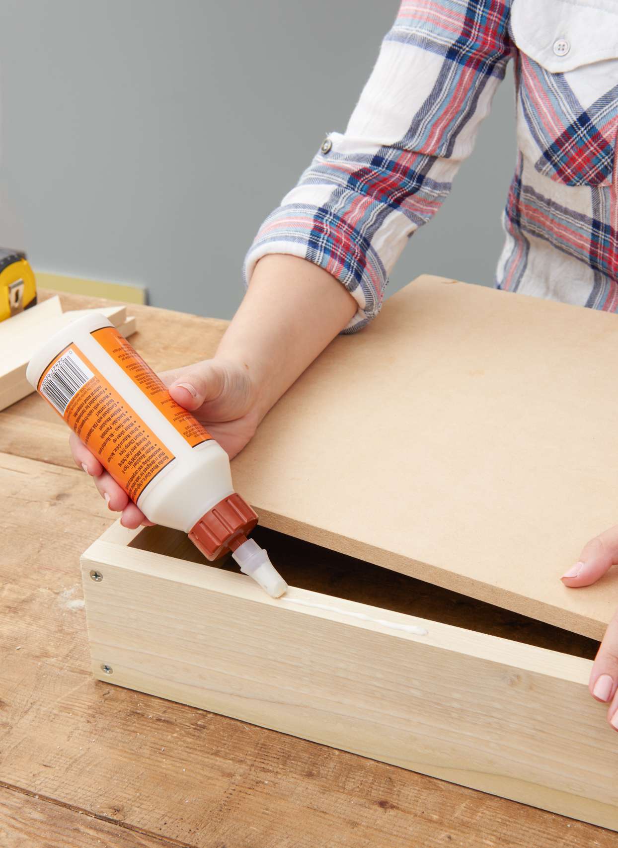 shelving wood glue DIY back hand