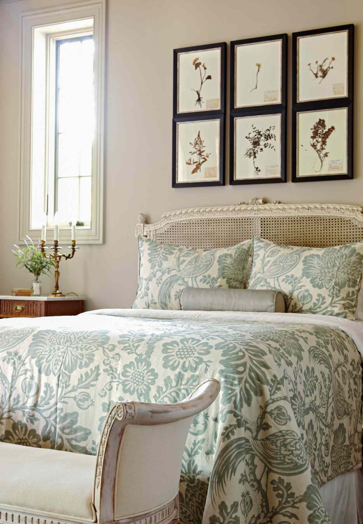 neutral walls floral pattern bedspread