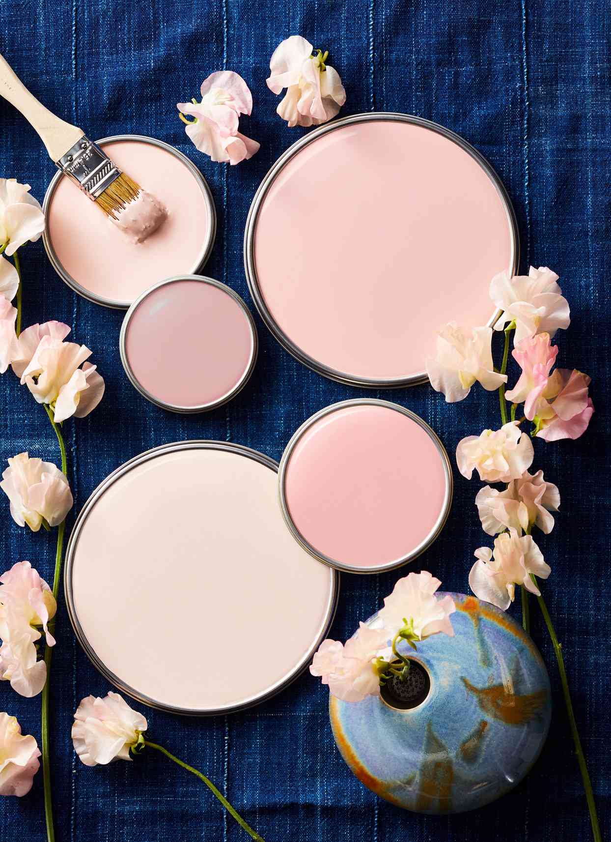 Paint the lid with different blush colors
