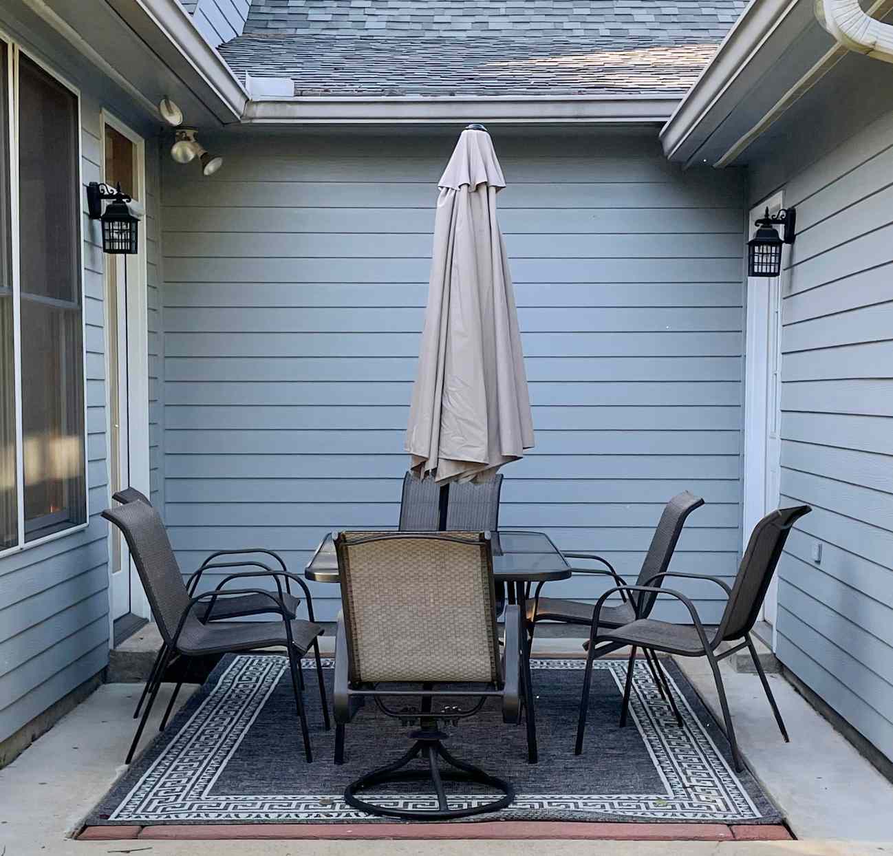 patio with black patio furniture and umbrella