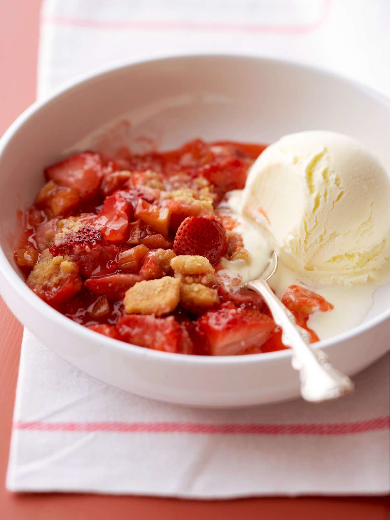 Grilled Strawberry-Rhubarb Crisp
