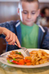 How Kids Can Eat Better When They Eat Out 37652