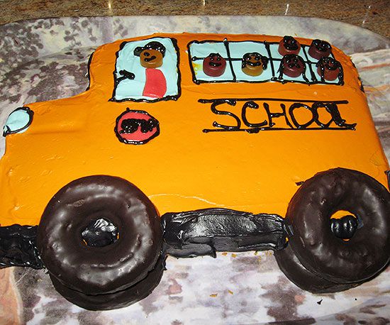 School-bus cake