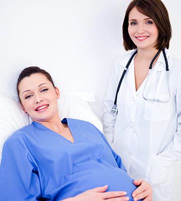 pregnant woman with doctor