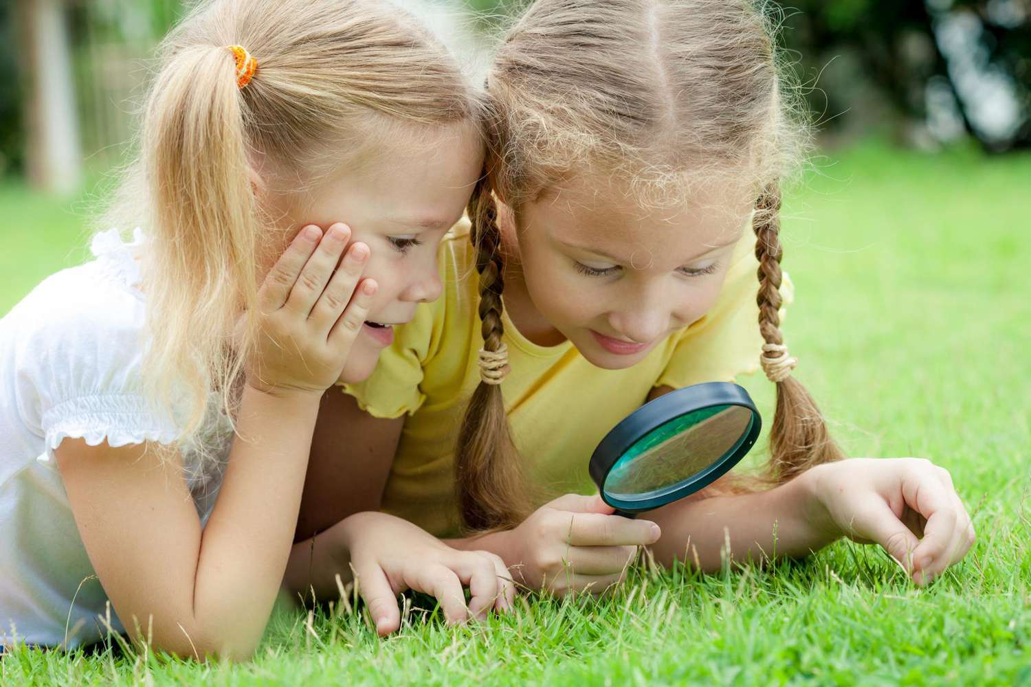 Raise Science Lovers Kids Outside Grass Looking Through Magnifying Glass