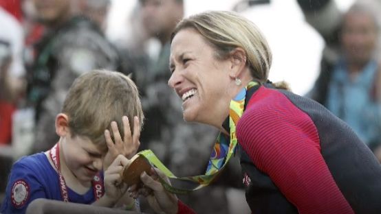 kristin armstrong and son with gold medal