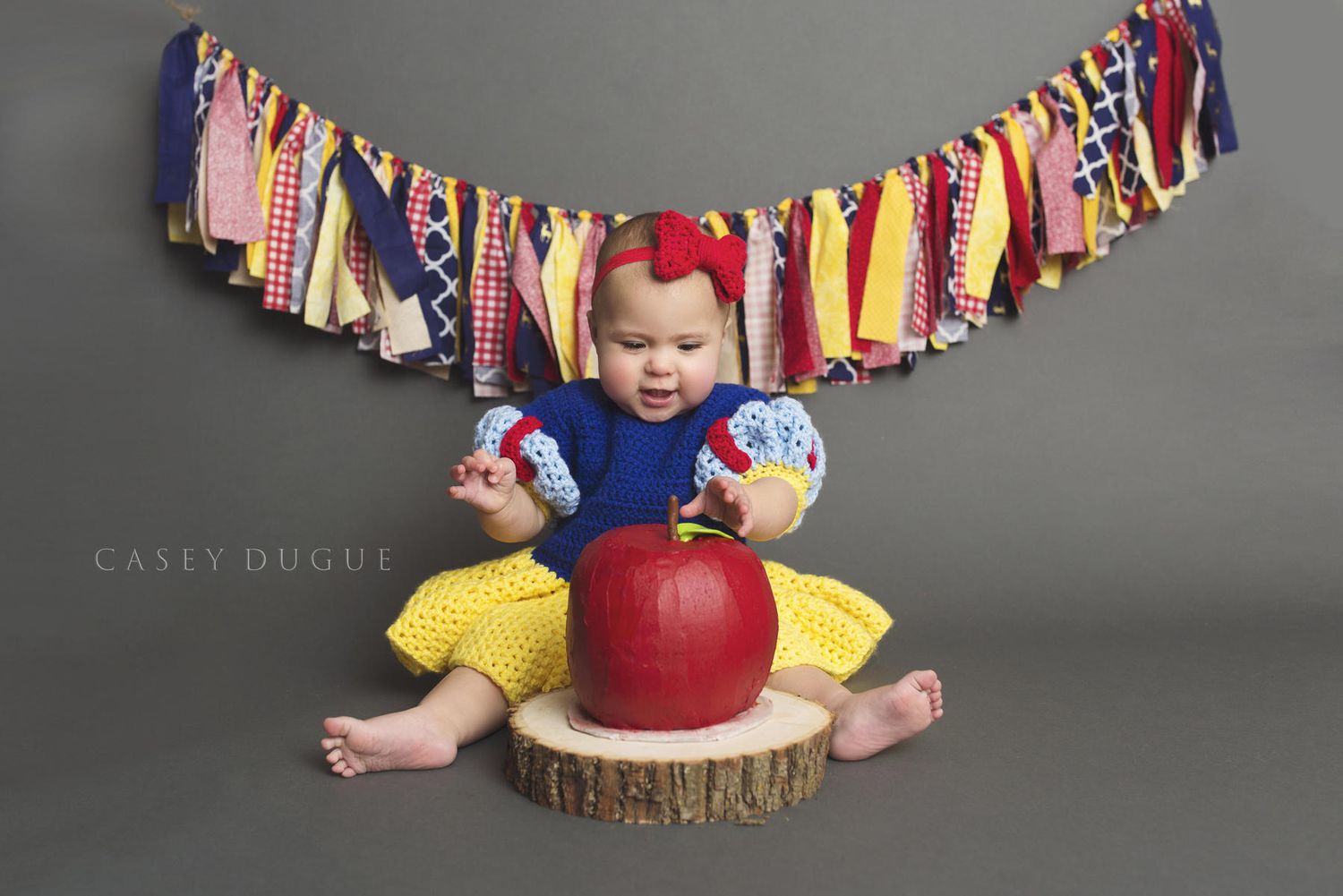 Snow White photo shoot apple